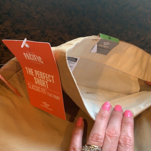 NWT Dockers khaki shorts - Picture 2 of 5